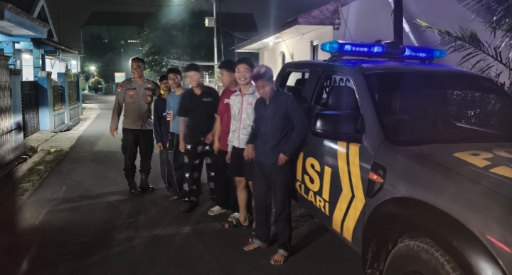 Patroli Polsek Klari Sambangi Anak-anak Remaja yang Nongkrong Hingga Larut Malam