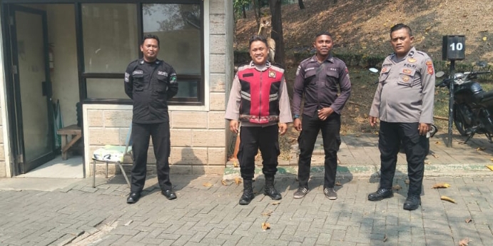 Patroli Polsek Telukjambe Barat, Ingatkan Security Graha Sentosa Jaga Kamtibmas