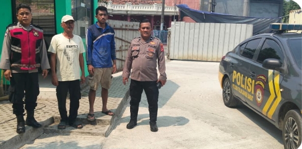 Patroli Polsek Telukjambe Barat Sapa Warga Dusun Badami, Ini Yang disampaikannya
