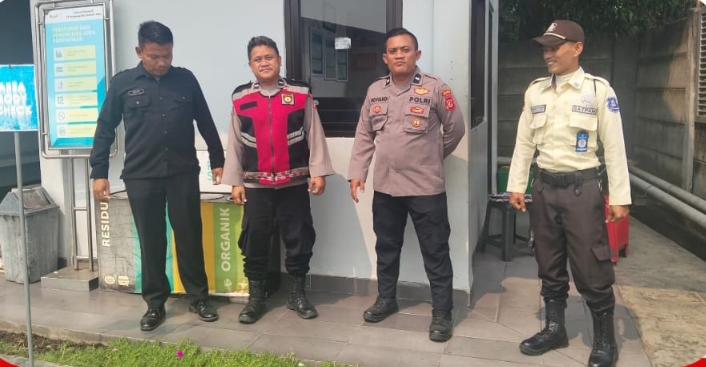 Patroli Polsek Telukjambe Barat Berikan Penyuluhan Kamtibmas Kepada Security PT Glico Wings