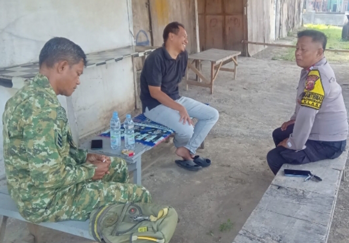Sinergitas TNI-POLRI Bangun Komunikasi Kamtibmas Bersama Tokoh Masyarakat Desa Cibalongsari