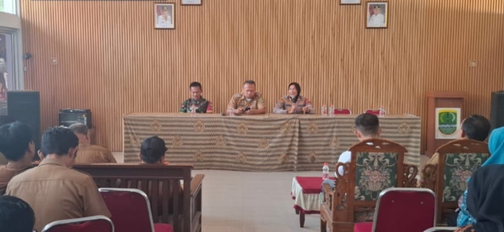 Kapolsek Hadiri Rapat Minggon di Aula Kantor Kecamatan Telukjambe Barat