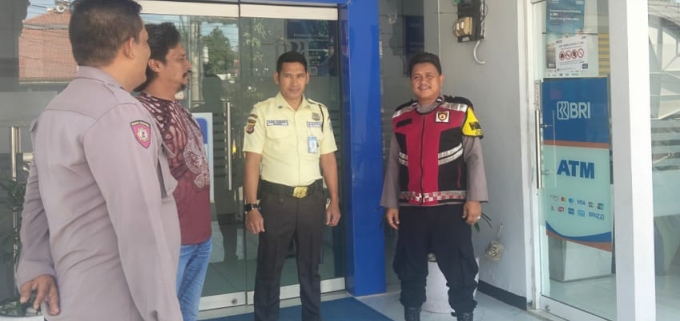 Patroli PREKAT Polsek Telukjambe Barat Perkuat Barat Perkuat Pengamanan objek vital