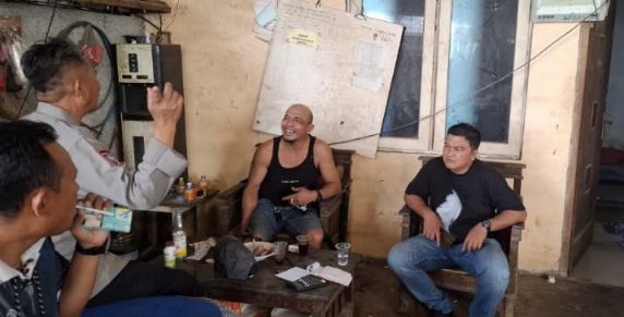 Personil Polsek Telukjambe Barat Himbau Para Orangtua Waspada Kenakalan Remaja