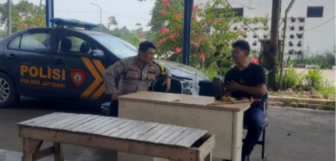 Polsek Jatisari Gelar Patroli dialogis Sampaikan Himbauan Kamtibmas di UPTD Jembatan Timbangan