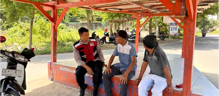 Personil Polsek Telukjambe Barat Sambang Pangkalan Ojeg Kaligandu