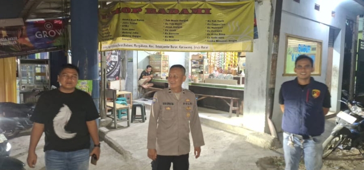 Patroli Malam di Gate Tol Karawang Barat, Polsek Telukjambe Barat Jaga Keamanan dan Kondusivitas Wilayah