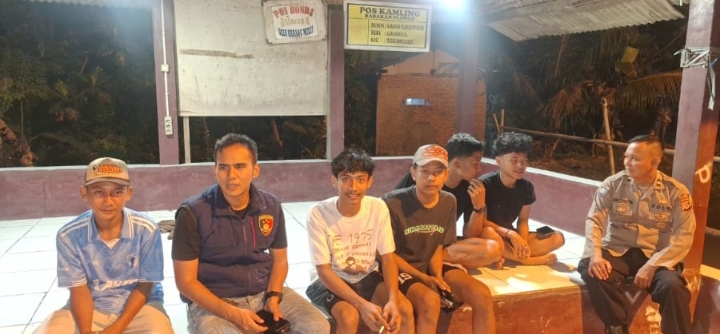 Personil Polsek Telukjambe Barat Himbau Remaja Hindari Tawuran dan Permainan Slot