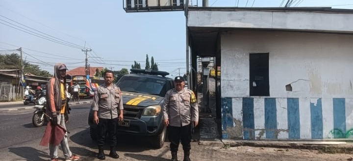 Patroli KRYD Malam, Polsek Jatisari Pastikan Pertigaan Cikalong Aman Kondusif