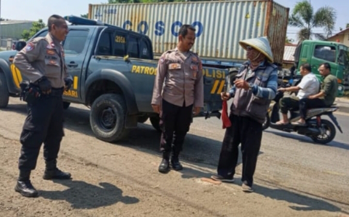 Personel Polsek Jatisari Patroli Dialogis Ingatkan Warga Tentang Kamtibmas