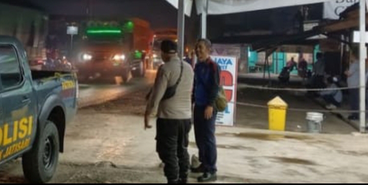 Kamis Malam Personil Polsek Jatisari Sambangi Warga Perum Bumi Cikampek Baru Himbau Kamtibmas