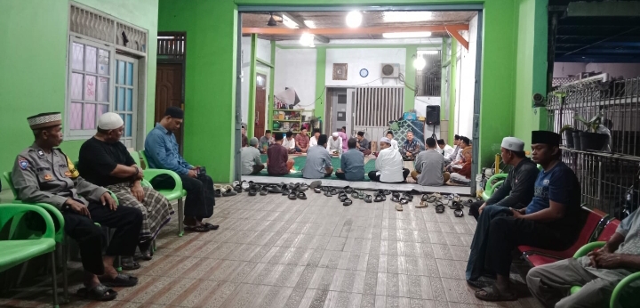 Bhabinkamtibmas Desa Duren Hadiri Pengajian Rutin di Kediaman H. Enda  ‎