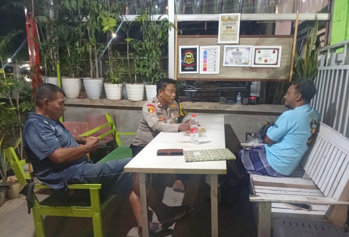 Bhabinkamtibmas Patroli Malam, Sambangi Warga Perum Griya Pesona Asri