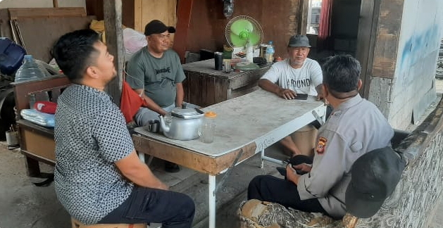 Polsek Telukjambe Barat Laksanakan Patroli Sambang Dialogis, Ajak Warga Jaga Kamtibmas 