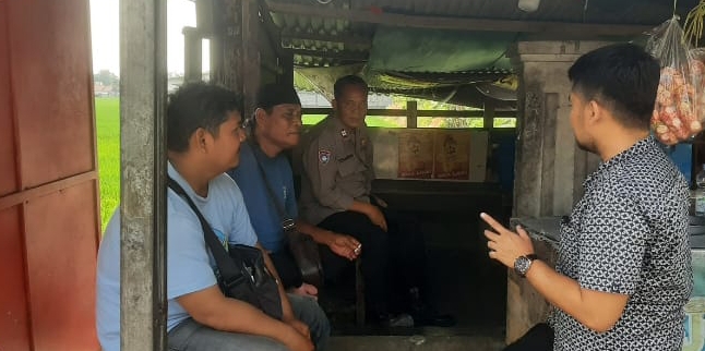 Personil Patroli Polsek Telukjambe Barat Sambangi Warga Batutulis 