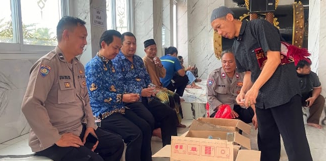 Patroli Dialogis Polsek Telukjambe Barat Jalin Kedekatan dengan warga, Cegah Potensi Gangguan Kamtibmas di Wilayah