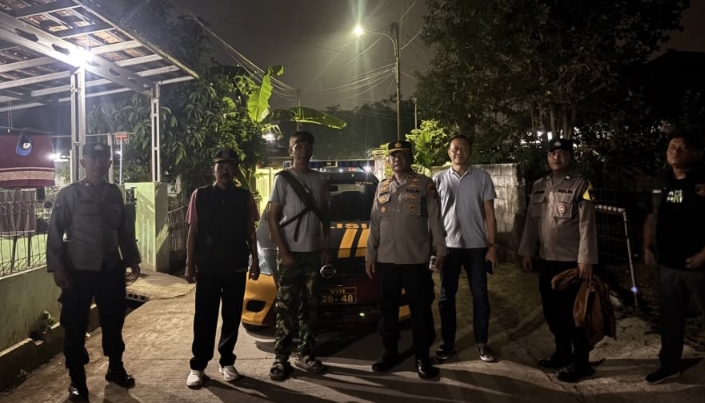 Sinergi POLRI-TNI dan Unsur Muspika Klari Gelar Patroli Gabungan Malam Minggu Antisipasi Tawuran dan Kejahatan Jalanan