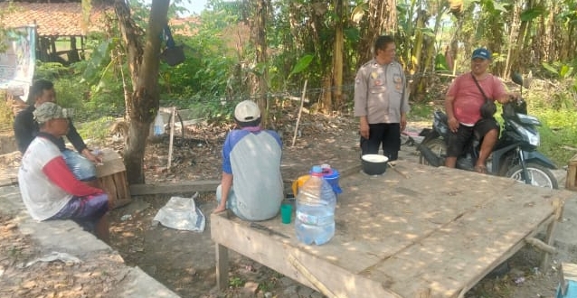 Tingkatkan Pelayanan dan Pendekatan Kepada masyarakat, Polsek Telukjambe Barat Berikan Nomor Layanan Pengaduan