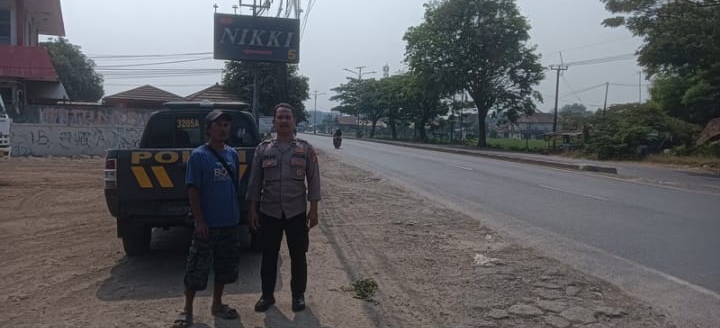 Antisipasi Kerawanan Siang Hari, Polsek Jatisari Gelar Patroli Strong Point di Depan RM Niki