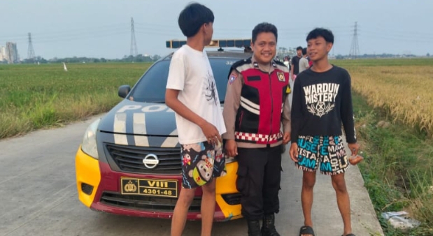 Antisipasi Kenakalan Remaja, Samapta Polsek Klari Hampiri Remaja