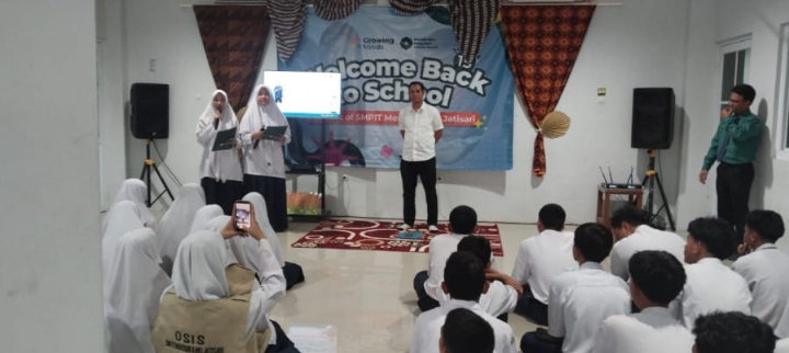 Personil Polsek Jatisari Jadi Pemateri MPLS di SMP IT Mentari Ilmu Bekali Pelajar Bahaya NAPZA dan Kenakalan Remaja 