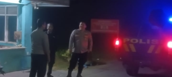 Personil Połsek Jatisari Melaksanakan Patroli KRYD Malam, Ingatkan Pesan Kamtibmas Kepada Security PT. ABB