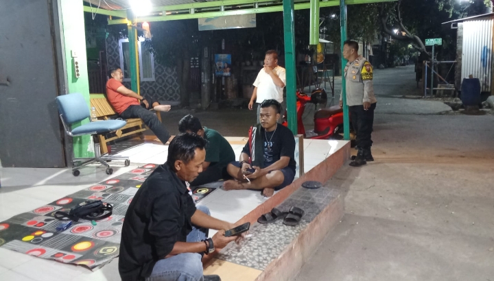 Aiptu Endang Ahmad Laksanakan Patroli Malam, Sambangi Warga Perum Griya Pesona Asri