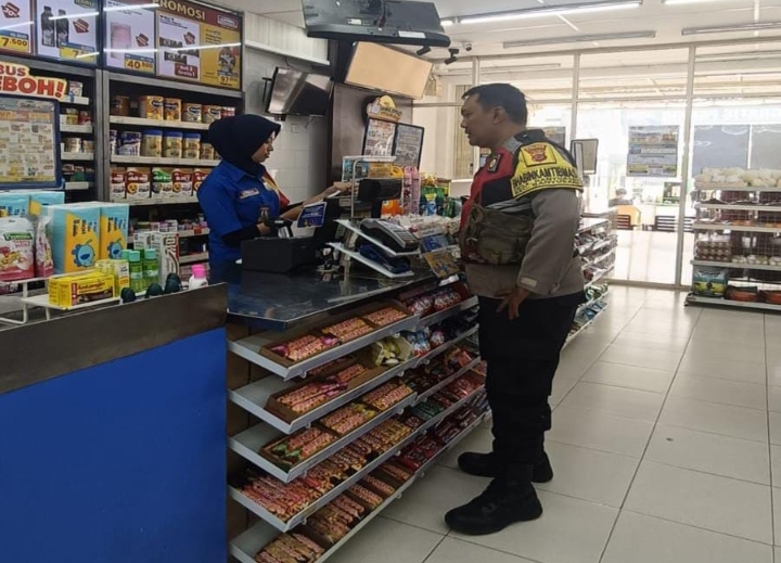 Giat Patroli Perekat Supermarket Indomaret Gempol Guna Antisipasi Kejahatan