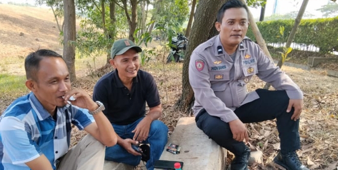 Polsek Telukjambe Barat Antisipasi Kenakalan Remaja dengan Sebar Himbauan Kepada Orangtua