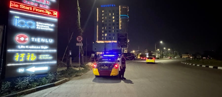 Antisipasi Gukamtibmas, Personil Polsek Telukjambe Barat Patroli Malam Sasaran Bunderan Novotel