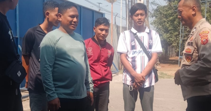 Bhabinkamtibmas Polsek Jatisari Sosialisasikan Himbauan Kamtibmas Kepada Warga Mekarsari