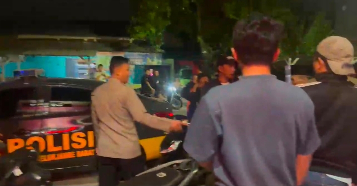 Respons Cepat Polisi dan Warga Berhasil Amankan Terduga Pelaku Dugaan Pencurian Handphone di Telukjambe Barat