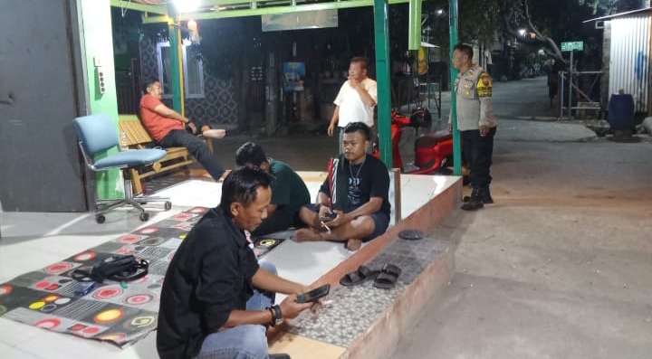 Bhabinkamtibmas Desa Belendung Sambangi Warga Perum Griya Pesona Asri Pastikan Pemukiman Warga Aman Kondusif