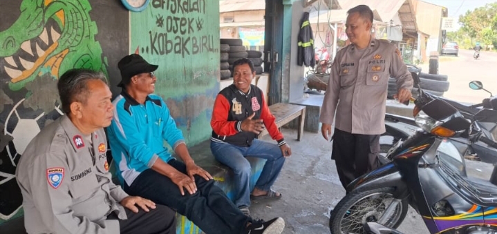 Personil Polsek Telukjambe Barat Sambang Pangkalan Ojeg Kobakbiru