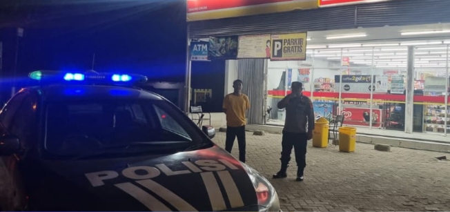 Antisipasi Gangguan Kamtibmas, Polsek Jatisari Lakukan Patroli Blue Light Malam, Sasar Alfamart