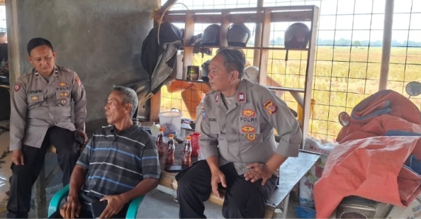 Personil Polsek Telukjambe Barat Sebar Pencegahan TPPO