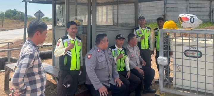 Personil Polsek Telukjambe Barat Sambangi Security Kawasan KIIC