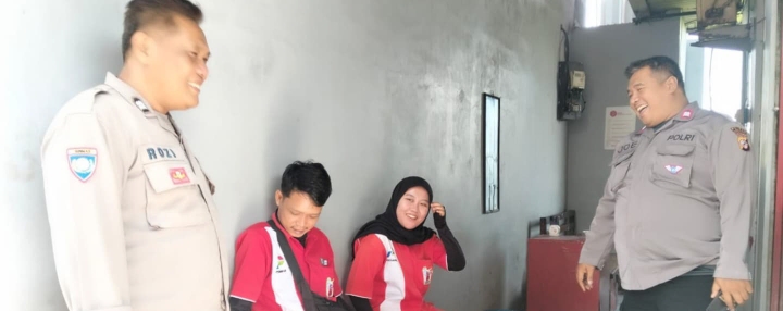 Tingkatkan Pelayanan Publik Kepada masyarakat, Polsek Telukjambe Barat Berikan Nomor Layanan Pengaduan Polri