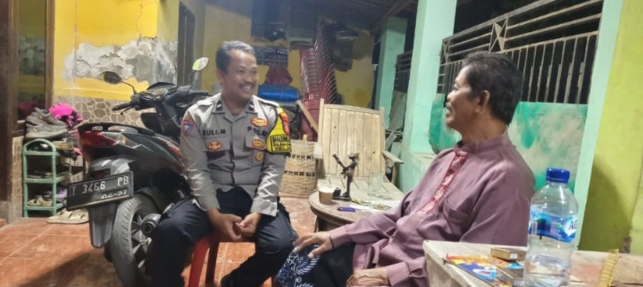 Bhabinkamtibmas Polsek Jatisari Sosialisasikan Himbauan Kamtibmas Kepada Warga Desa Balonggandu