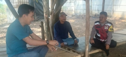 Patroli Polsek Telukjambe Barat Ngawangkong Bareng Warga, Sampaikan Himbauan Kamtibmas