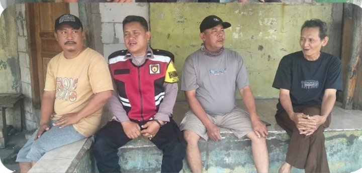 Polsek Telukjambe Barat Edukasi Kenakalan Remaja Kepada Para Orangtua