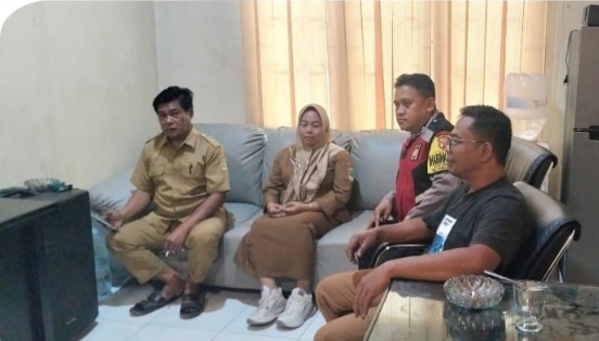 Jalin Silaturahmi, Personil Polsek Telukjambe Barat Sambang Silaturahmi Kamtibmas ke Kantor Desa Margamulya