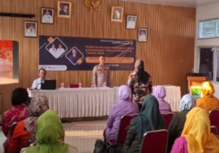 Plh Kapolsek Telukjambe Barat Jadi Pemateri Pembinaan Ormas Srikandi Yang digelar Oleh Kesbangpol