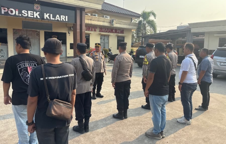 Kapolsek Klari Pimpin Apel Kesiapan Pengamanan Jalur KA Rute Kepulangan Presiden RI ‎