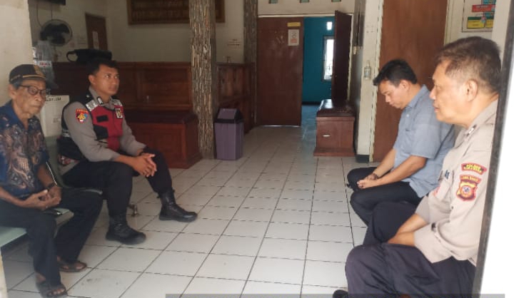 ini Yang disampaikan Saat Personil Polsek Telukjambe Barat Menyambangi Perangkat Desa Mekarmulya