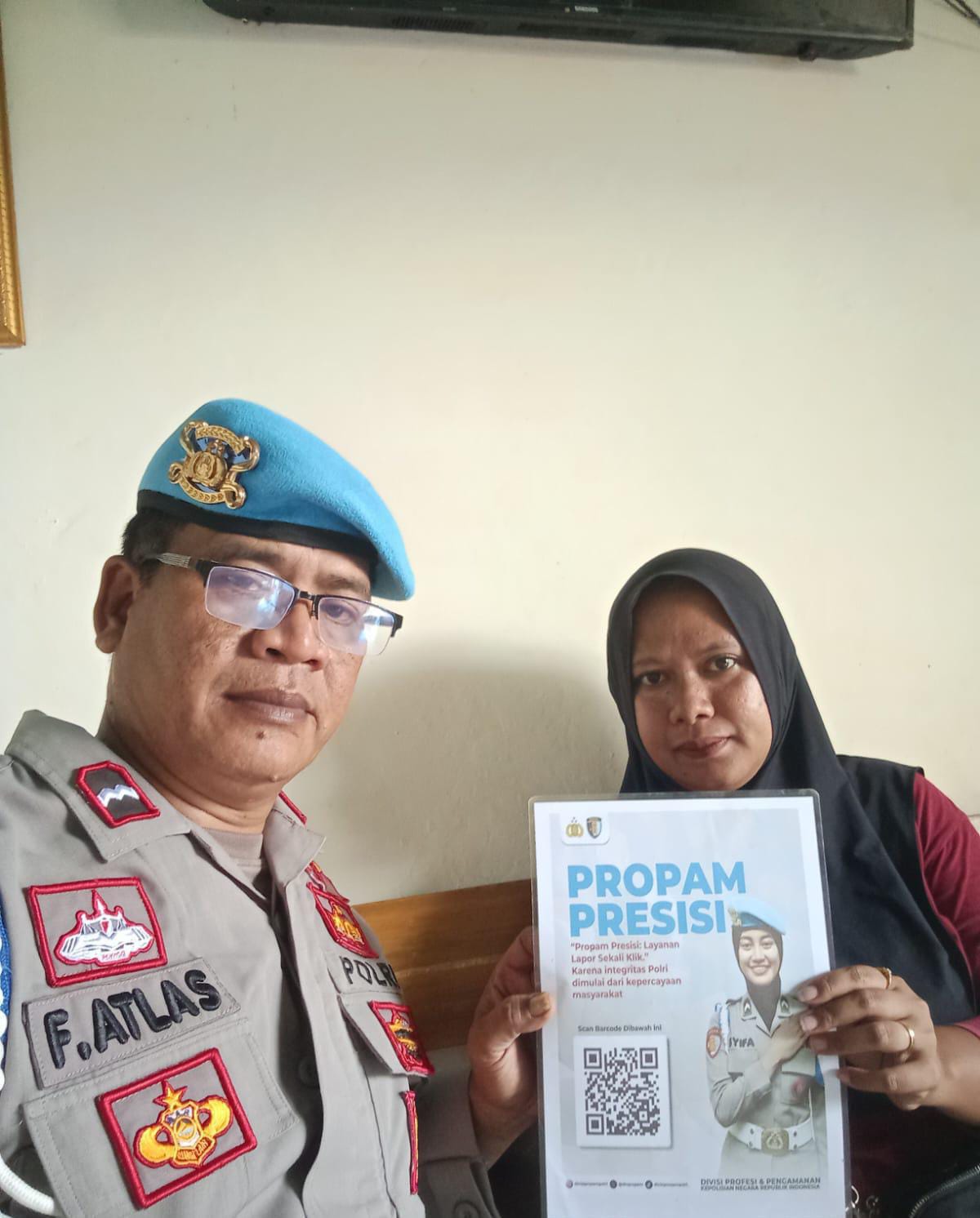 Polsek Banyusari Melaksanakan Giat Sosialisasi QR Barcode ke Masyarakat Pengaduan ke Divisi Propam Polri Bidpropam Polda Jabar