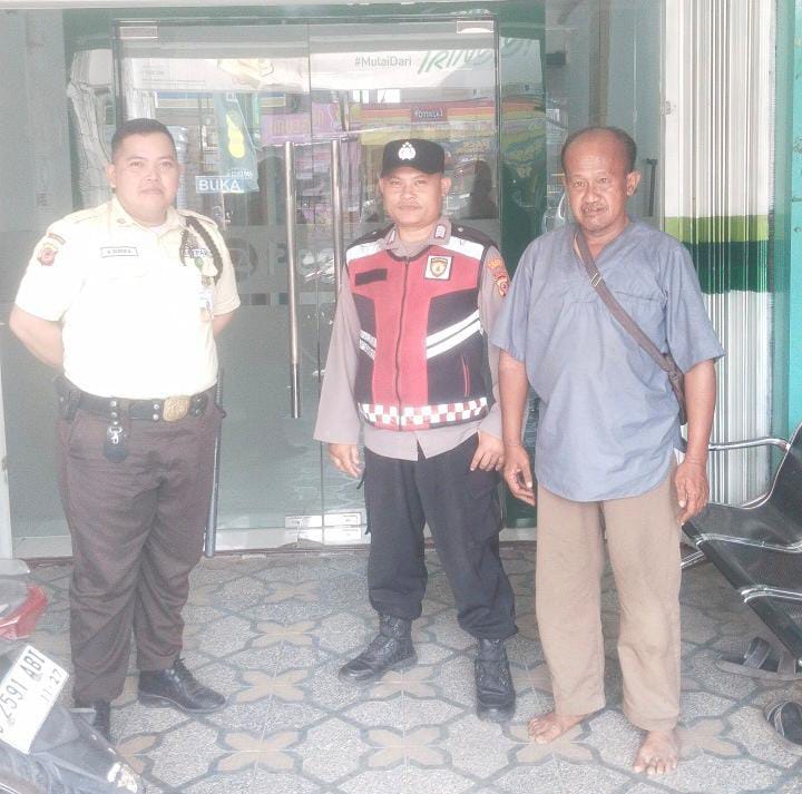 Kunjungi Pegadaian Gempol Patroli Prekat Polsek Banyusari di Siang Hari