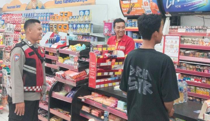 Giat Patroli Perekat Supermarket Alfamart Gempol Guna Antisipasi Kejahatan