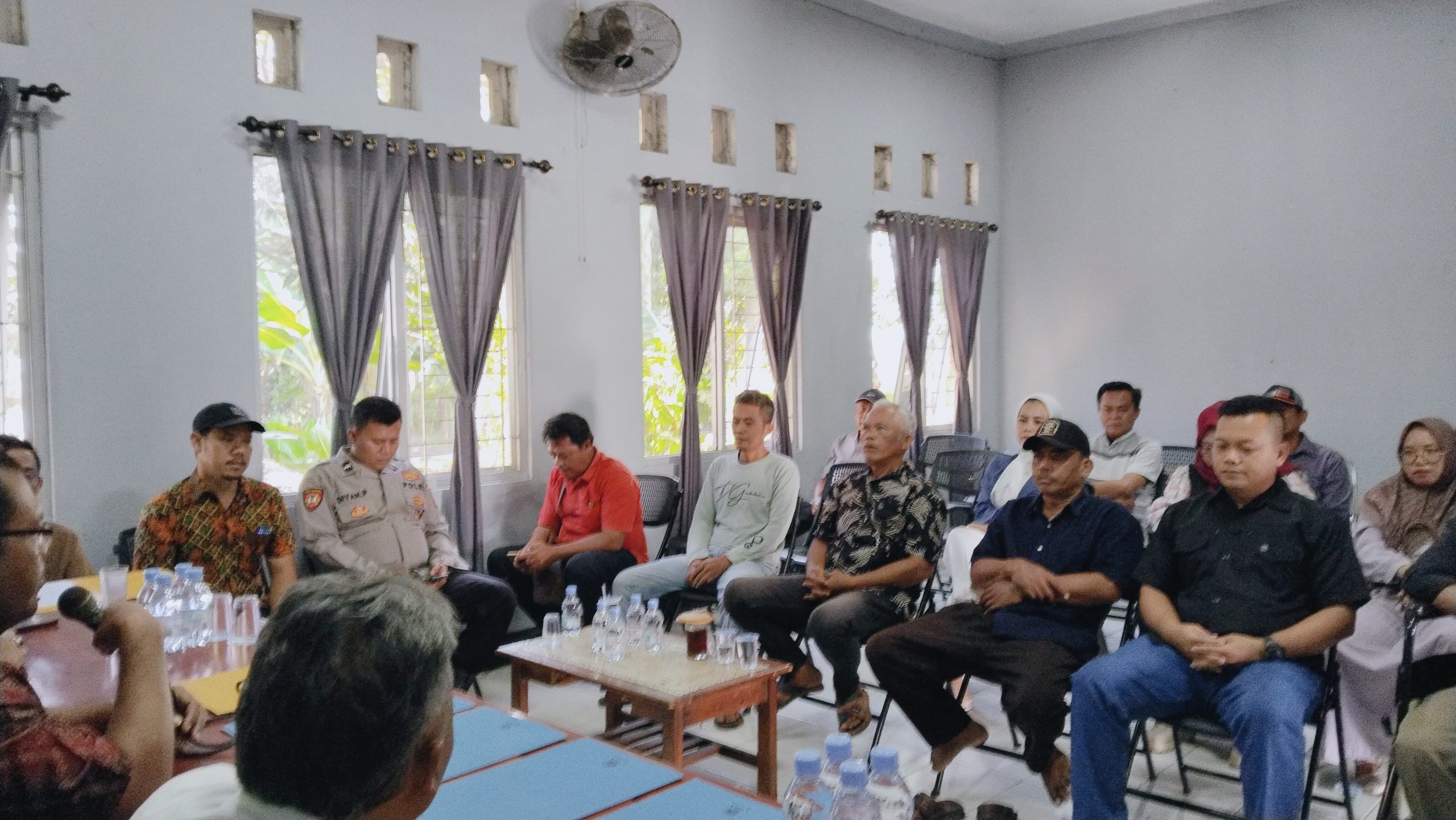 Bhabinkamtibmas Polsek Telagasari Laksanakan Pendampingan Rapat Persiapan Pemilihan BPD