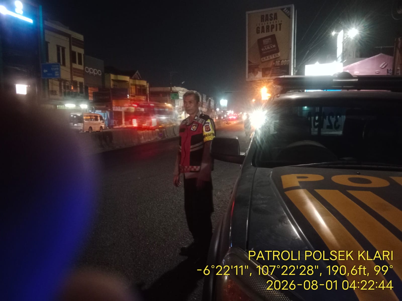 Pastikan Wilayah Klari Kondusif, Personil Polsek Klari Lakukan Patroli KRYD Malam